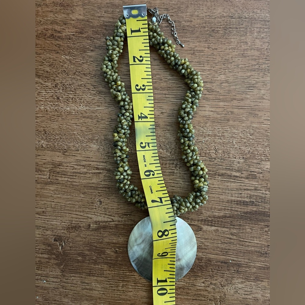 Green Beaded Shell Pendant Necklace - Picture 3 of 3